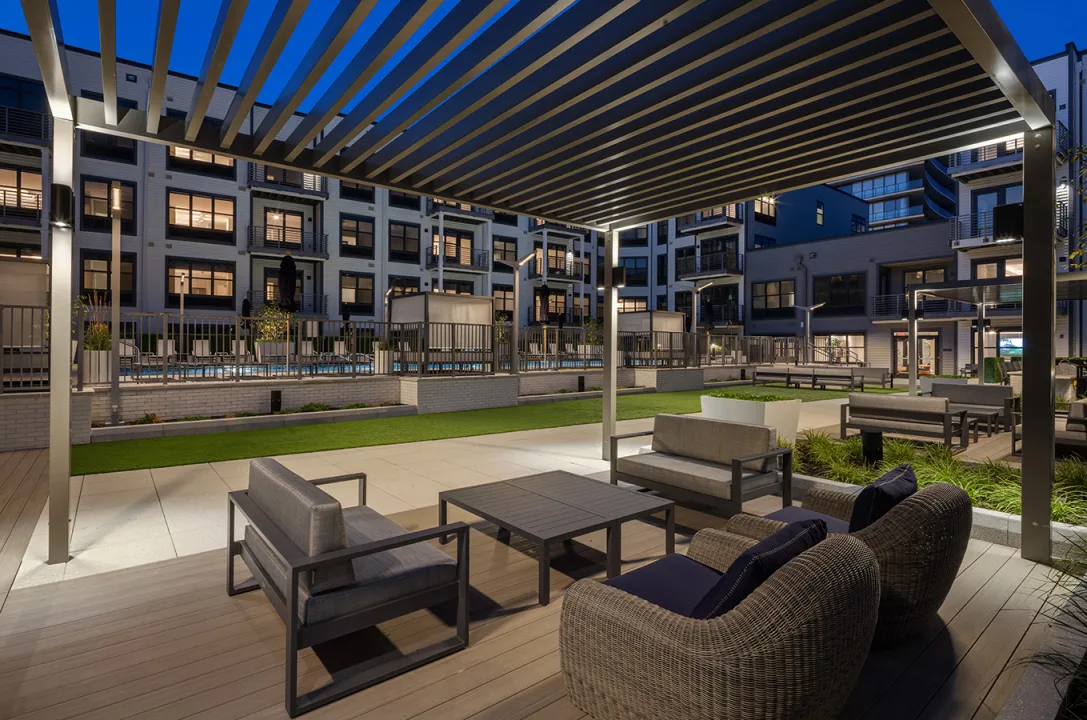surfhouse courtyard lounge