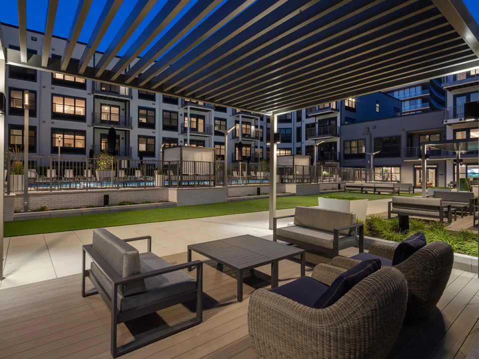 surfhouse courtyard lounge