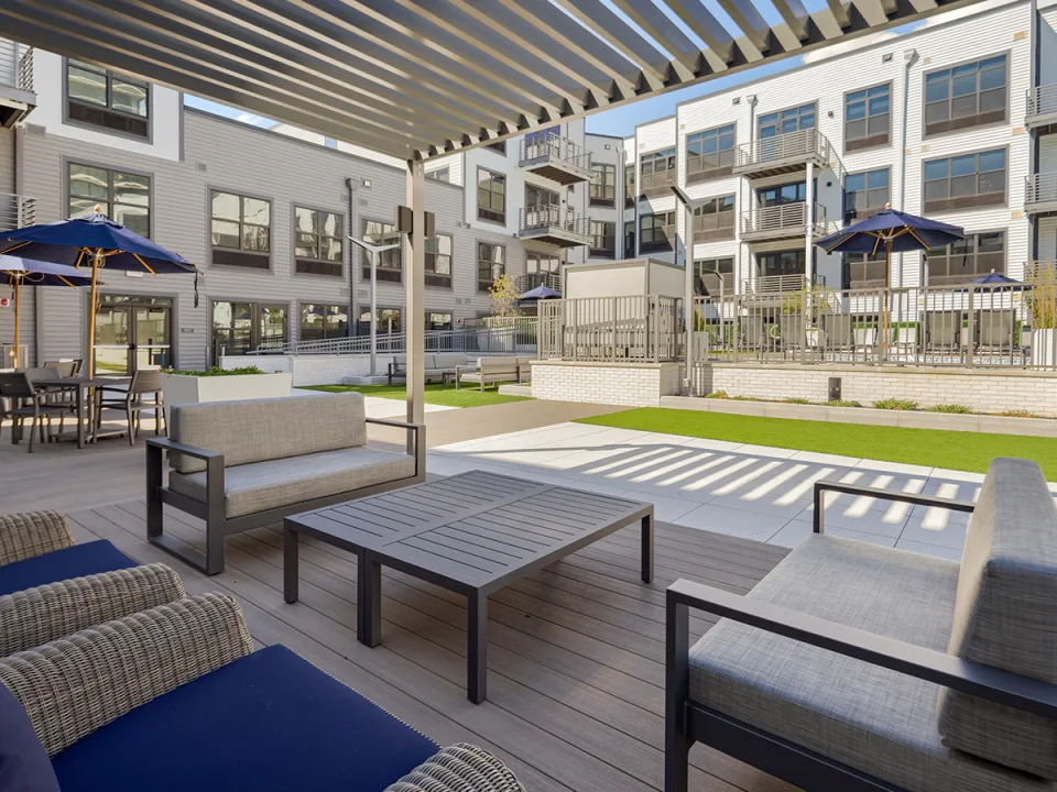 surfhouse courtyard lounge