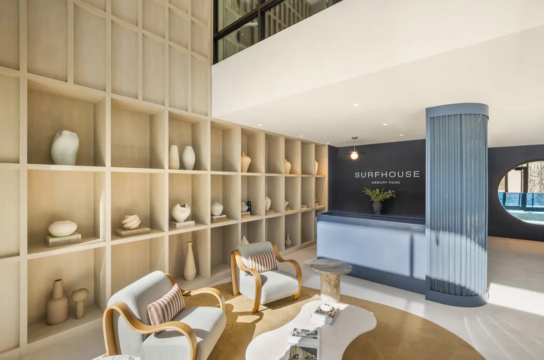 surfhouse lobby
