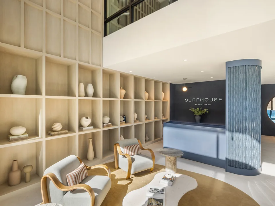 surfhouse lobby