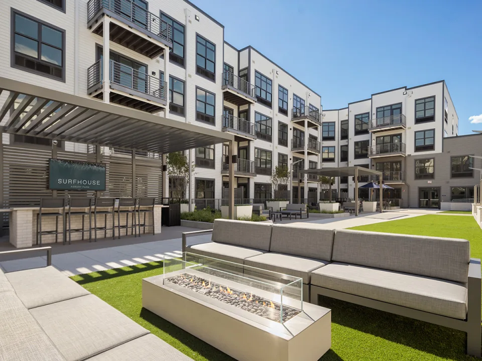 surfhouse courtyard